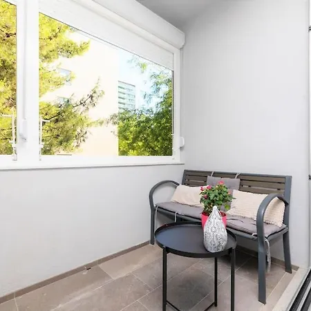 Brand New In Center Apartman